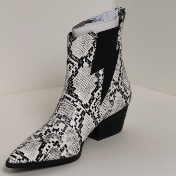 Size 6 Pointed Toe Faux Snakeskin Ankle Boots NIB - Picture 5 of 16